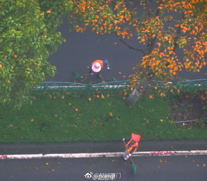 你愿轉發(fā)嗎？向這些“美麗花朵” 的環(huán)衛(wèi)工人 ，致敬勞動者 [心]