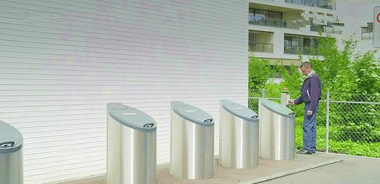 瑞士人發(fā)明“無底洞”垃圾桶，永遠都裝不滿，環(huán)衛(wèi)工人即將失業(yè)！