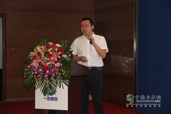 一汽解放汽車有限公司商用車開發(fā)院主任師譚國勇先生做輕型國六產(chǎn)品講解