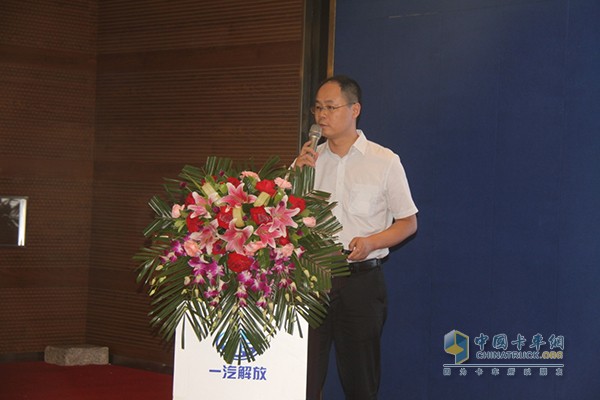 一汽解放汽車有限公司商用車開發(fā)院高級主任師黃功平先生做國六柴油產(chǎn)品講解