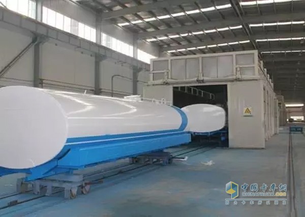 重汽濟(jì)南版灑水車罐體總成實(shí)拍