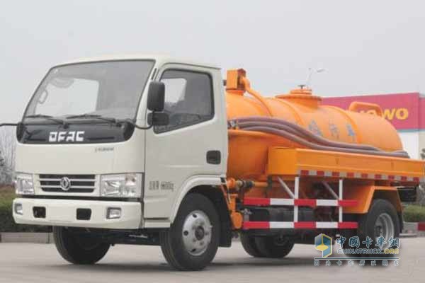 “綠葉”牌吸污車