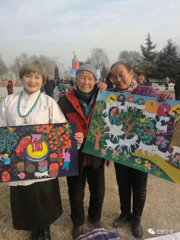 ▲ 渼陂村的二手環(huán)保市集 淘到了享譽(yù)海內(nèi)外的“戶縣農(nóng)民畫”